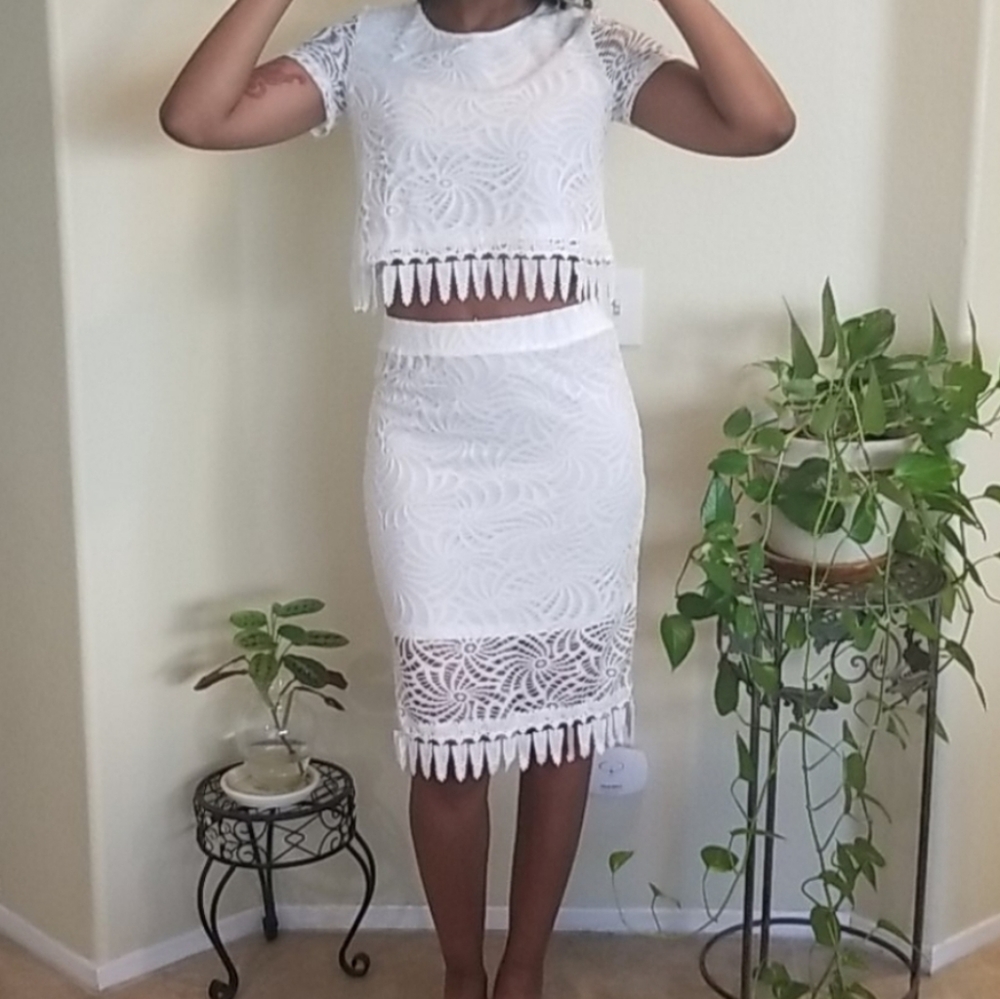 Embroidered Lace 2pc Skirt Set.